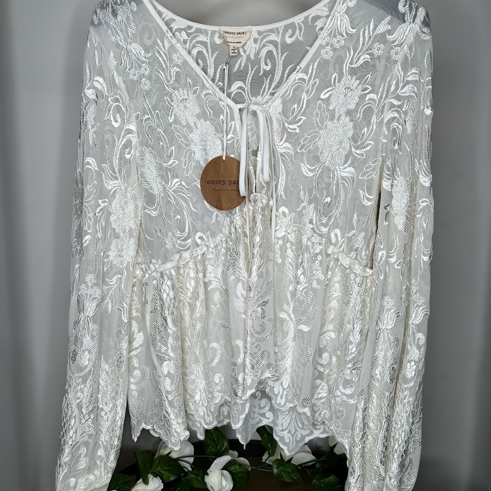 White lace long sleeve shirt